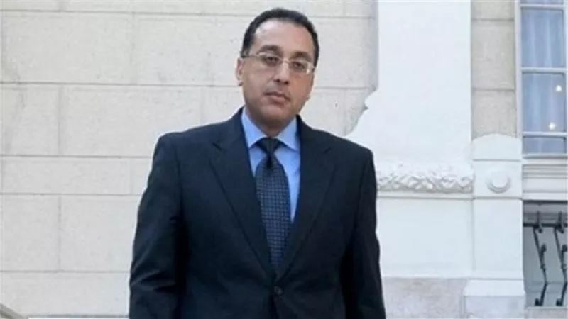 وزير الإسكان يتفقد كوبرى العبور بمدينة 6 أكتوبر