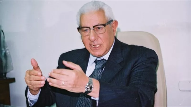 مكرم محمد أحمد يطلب مثول مجرمى داعش لمحاكم عراقية 