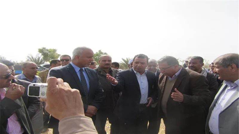 محافظ الأقصر ورئيس جهاز شئون البيئة يشهدان التجربة الأولية لفرم سفير القصب بالاقصر