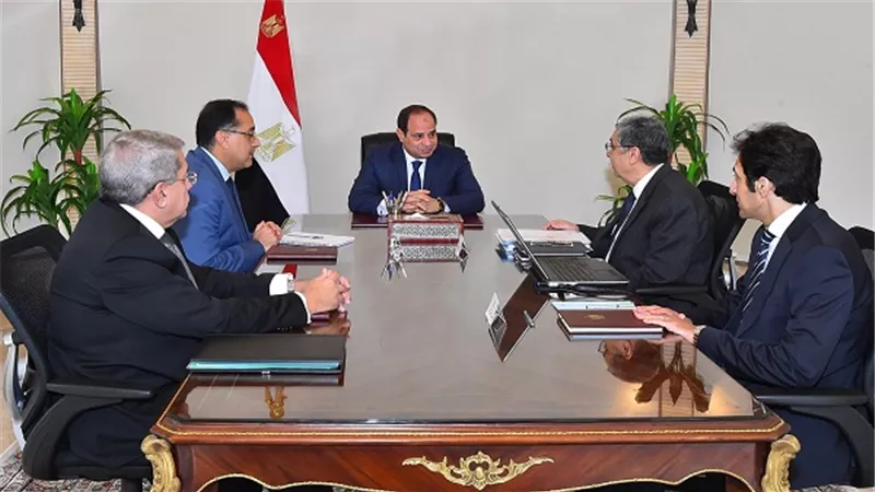 السيسي يجتمع مع القائم بأعمال رئيس مجلس الوزراء ووزير الكهرباء ووزير المالية