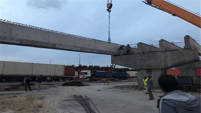 النقل تنفي توقف العمل بمحور كوبري الدخيلة