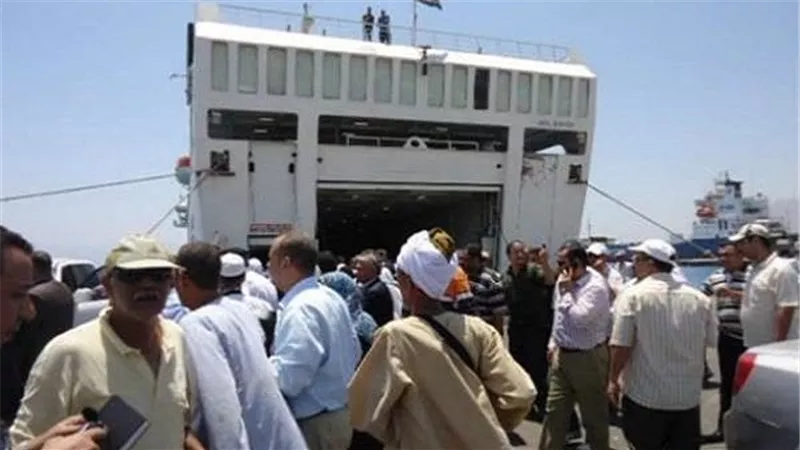 وصول وسفر 589 راكب بمينائى سفاجا والغردقة