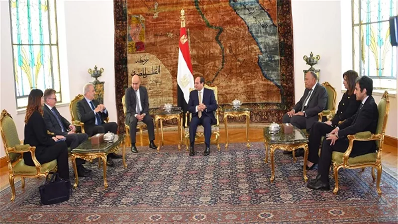 السيسي يستقبل مفوض الاتحاد الأوروبى لشئون الهجرة