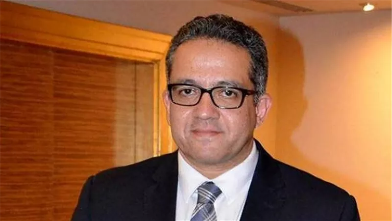 وزير الآثار: رفضت عروضا مغرية لإرسال قناع توت عنخ أمون لمعارض خارجية