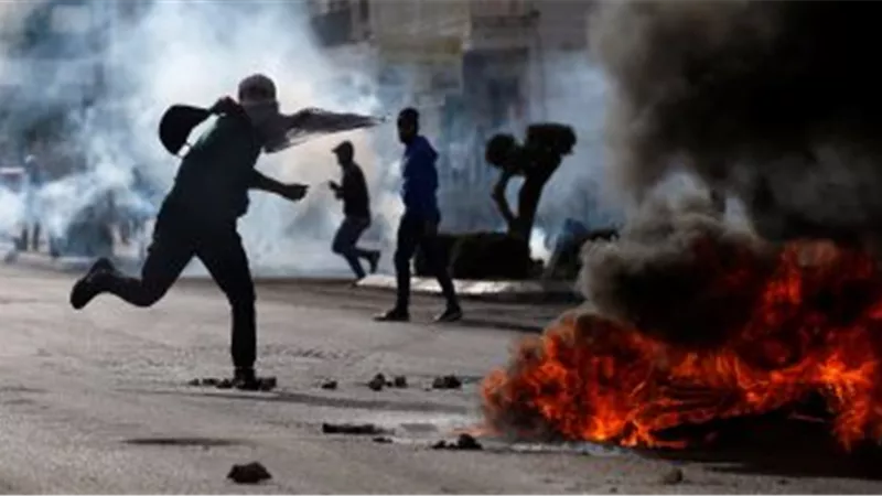 إصابات بالرصاص والغاز خلال مواجهات بين فلسطينيين وقوات الاحتلال