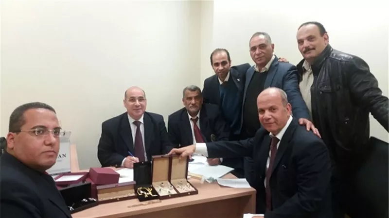 ضبط مشغولات ذهبية ثمينة المرصعة بالأحجار الكريمة 