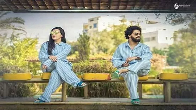 بالصور.. مذيعة راديو تشعل السوشيال ميديا بـ 