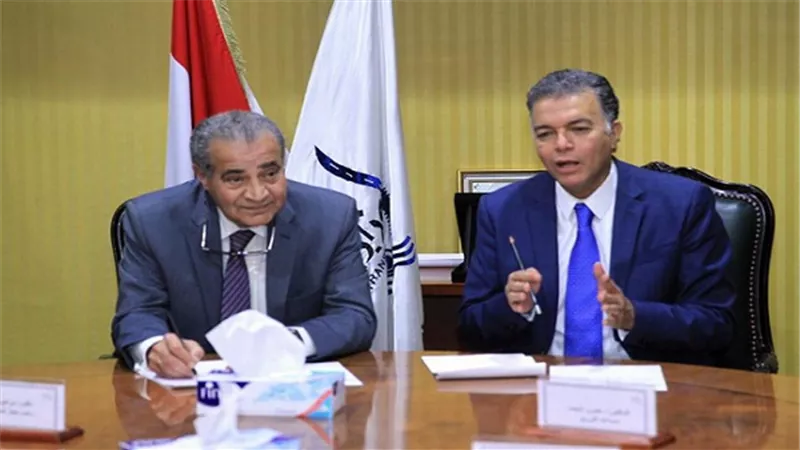 عرفات يلتقي وزير التموين والتجارة الداخلية لبحث سبل تفعيل نقل السلع الاستراتيجية 