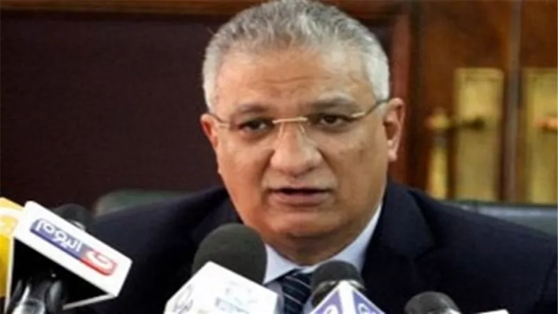 سكرتير عام محافظة المنيا يسلم مساعدات مالية لـ400 طفل يتيم