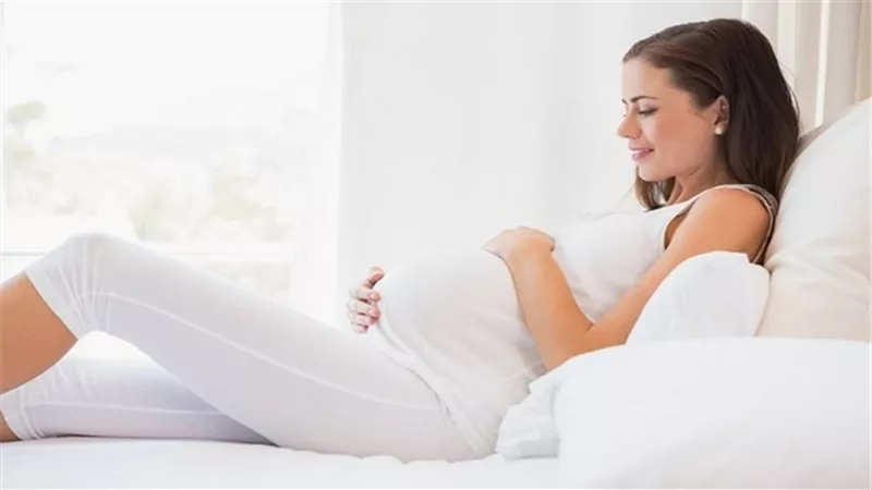 10 أكلات ممنوعة عن المرأة الحامل.. تعرف عليها