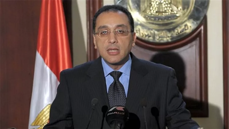 وزير الإسكان يعلن من أسوان حل مشكلة محطة صرف صحى كيما