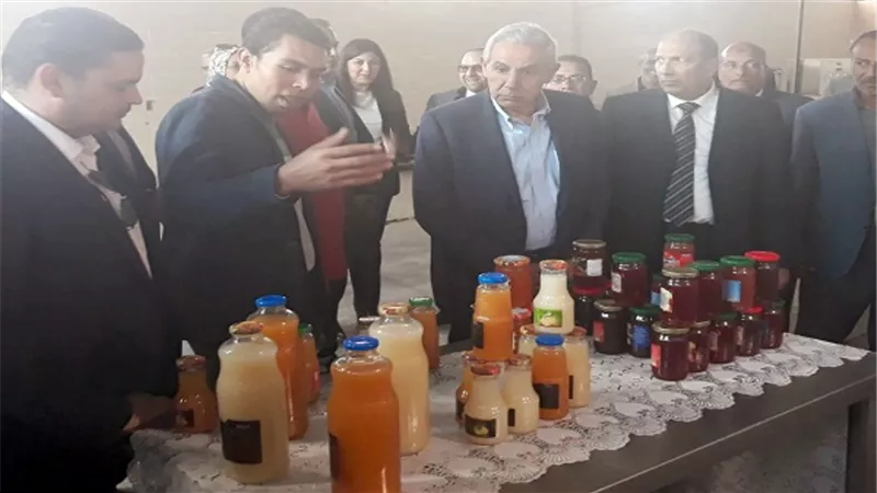 وزير التجارة والصناعة يفتتح مصنعا لانتاج العصائر والمربات