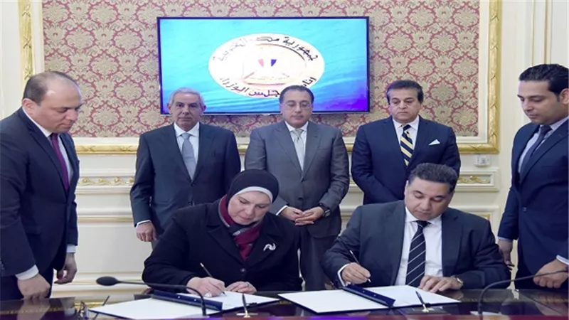 توقيع مذكرة تفاهم بين المجلس الآعلي للجامعات وجهاز تنمية المشروعات المتوسطة والصغيرة