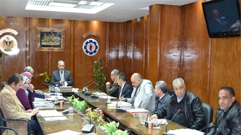 محافظ السويس يستمع لـ 24 مواطنا فى لقاؤه الجماهيرى الاسبوعى