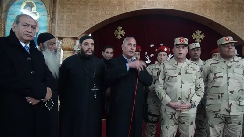 بالصور.. محافظ السويس وقائد الجيش ومديرالأمن يتفقدون قوات تأمين الكنائس