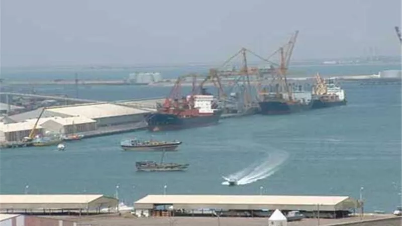 بسبب الطقس السئ.. إغلاق ميناء العريش البحري