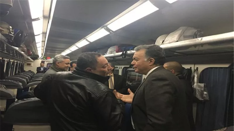 وزير النقل في جولة مفاجئة بمحطة مصر بالإسكندرية 
