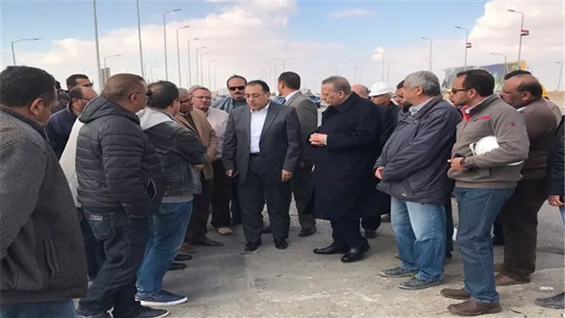 وزير الإسكان ومحافظ الجيزة يتفقدان كوبرى العبور- جهينة بـ 