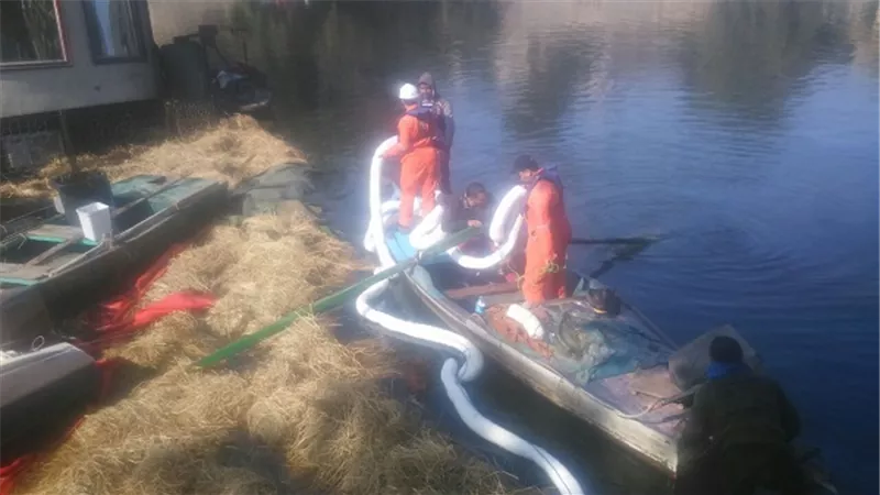 البيئة: استمرار اعمال مكافحة تلوث زيتى بنيل منيل الروضة