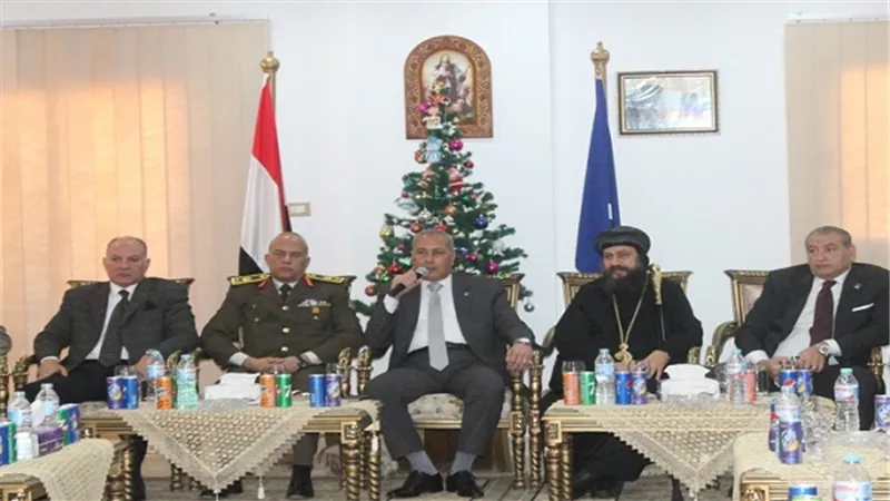 بالصور.. محافظ السويس وقائد الجيش ومدير الامن يقدمون التهاني للاقباط بمناسبة عيد الميلاد