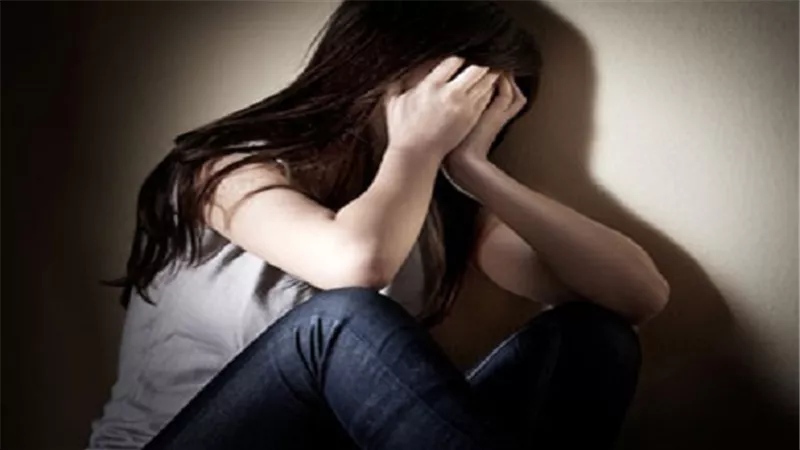 الرجل أم المرأة.. من يصاب بالإكتئاب أولًا؟