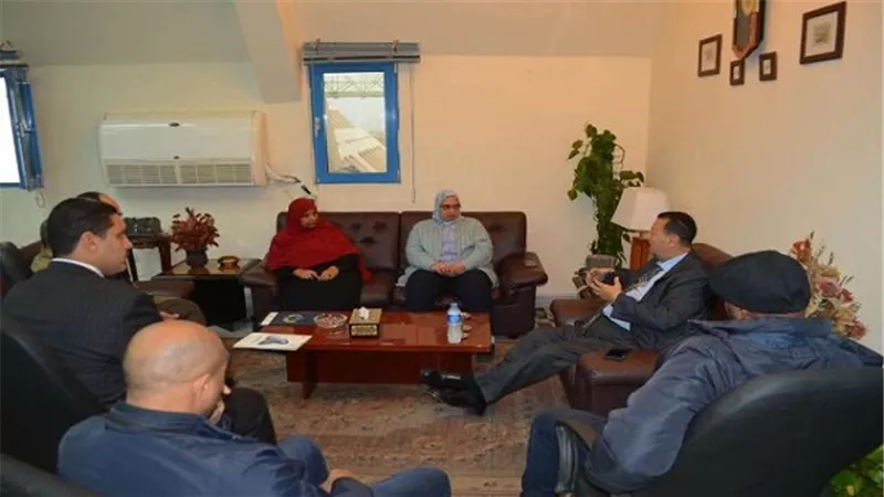 عبد الغفار يستعرض تقريراً حول آليات التعاون مع وزارة التجارة والصناعة