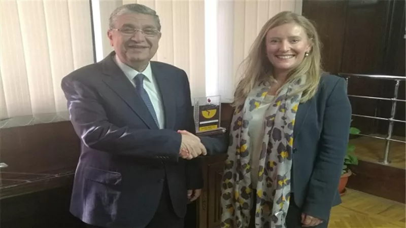 وزير الكهرباء يلتقى مع مندوبة السفارة البريطانية بمصر 