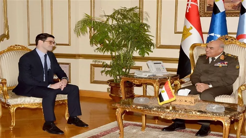 وزير الدفاع يلتقى مساعد وزير الدفاع الأمريكى لشئون الأمن الدولى
