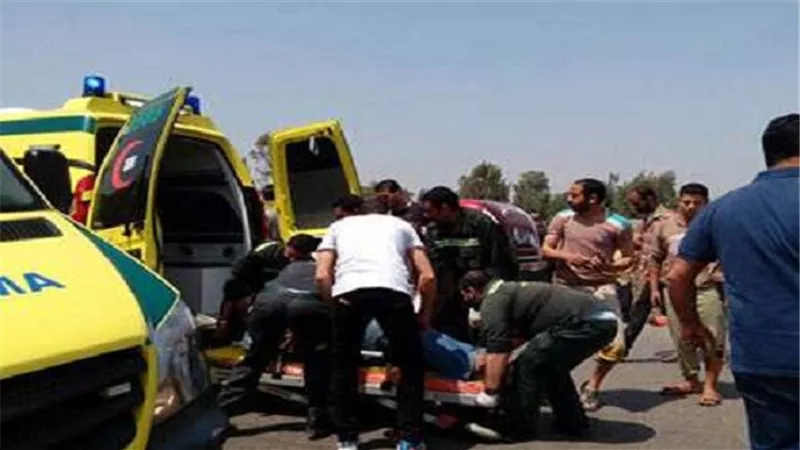 اصابة 18 شخص فى حادث تصادم سيارتين جنوب السويس