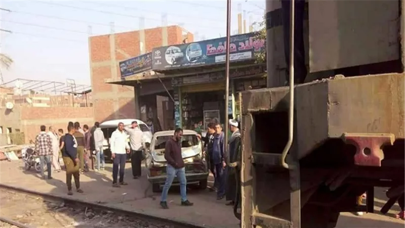 تصادم قطار بسيارة دون خسائر بالأرواح بالخانكة