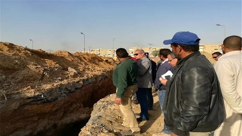 محافظ السويس يتفقد أعمال الانشاءات بكوبري الجيش المصري