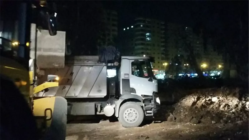 رفع 2400 طن مخلفات هدم بطريق ترعة المريوطية