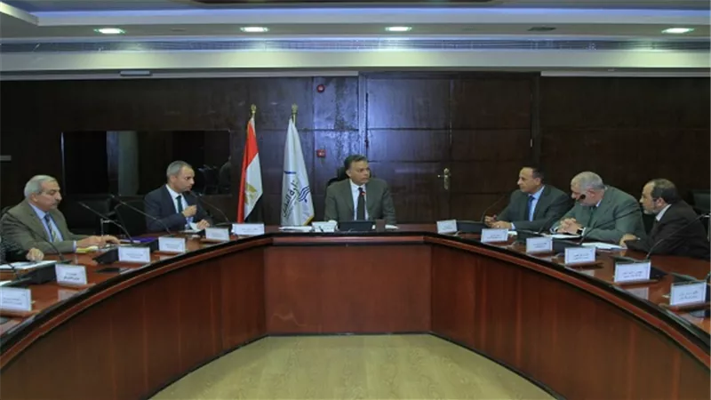 وزير النقل يتابع الموقف التنفيذي لإعادة تأهيل وصيانة الكبارى على خطوط السكك الحديدية 