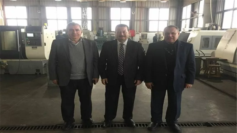 عبد الغفار يمد جسور التعاون بين طلاب الجامعات والباحثين والمؤسسات الصناعية