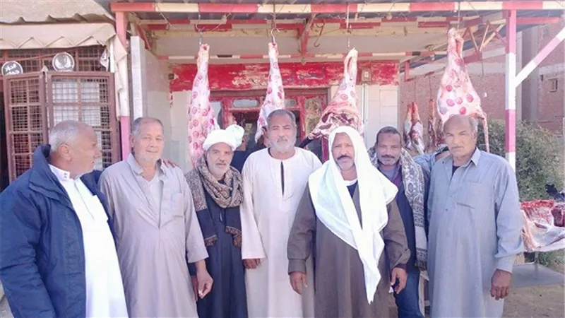 بالصور .. اهالى قرية ابو حسين بـ 