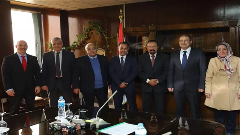 شنايدر إليكتريك توقع عقدى مفاتيح الجهد المتوسط والمنخفض لمحطتى كهرباء غرب القاهرة وأسيوط الوليدية