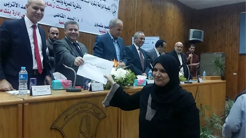 بالصور.. محافظ القليوبية ورئيس جامعة بنها يسلمان الدفعة الثانية لمشروع تربية الأرانب