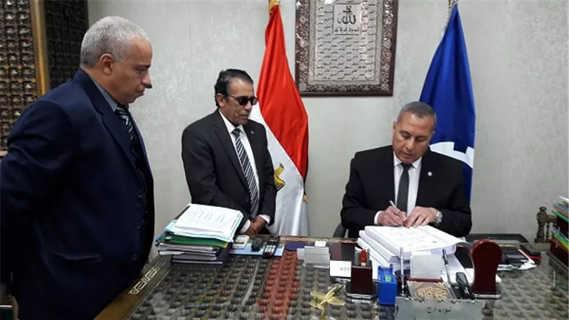 محافظ السويس يعتمد نتيجة الشهادة الاعدادية بنسبة 71.2%