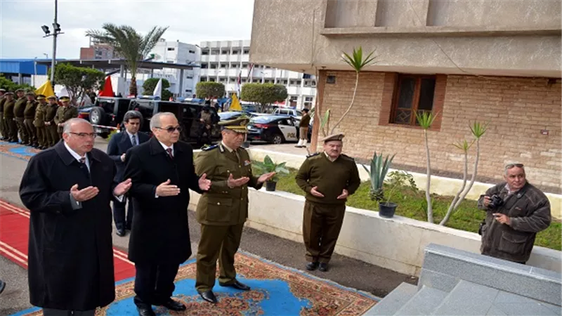 محافظ القليوبية ومدير الأمن يضعان اكليل من الزهور على قبر الجندى المجهول