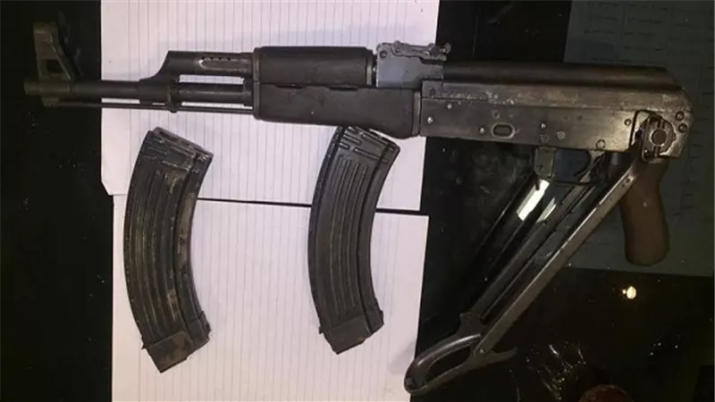 القبض على عاطل بحوزته سلاح نارى بمدينة السلام