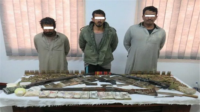 ضبط 4أشخاص بينهم هاربَيْن من السجون وبحوزتهم 4 قطع سلاح نارى و611 طلقة نارية مختلفة الأعيرة
