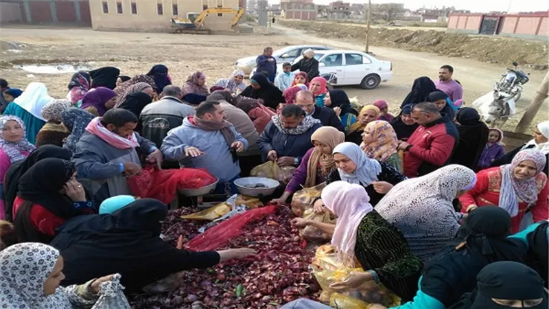 انطلاق أولى القوافل المتحركة لدعم بيع الخضروات لحملة 