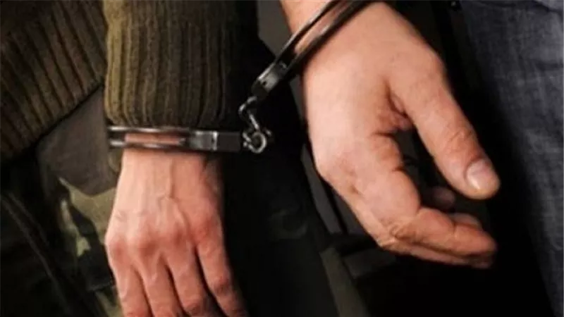 ضبط رقيب قوات مسلحة أثناء إدخاله أقراص مخدرة لأحد المساجين ببنها