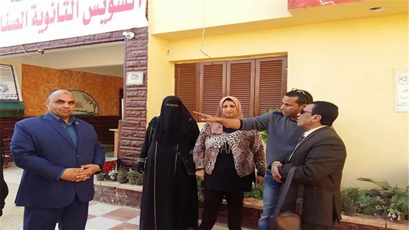 وكيل تعليم السويس يقررصرف مكافأة نصف شهر لـ 