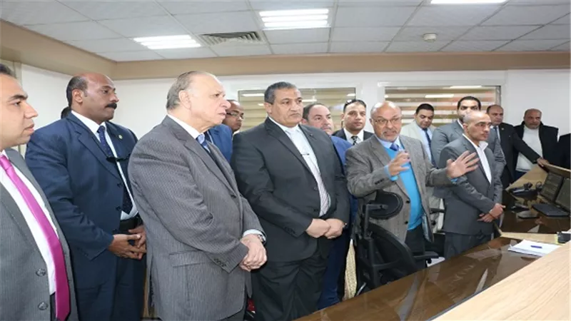 محافظ القاهرة يفتتح أعمال تطوير غرفة التحكم المركزية بنفقي الأزهر