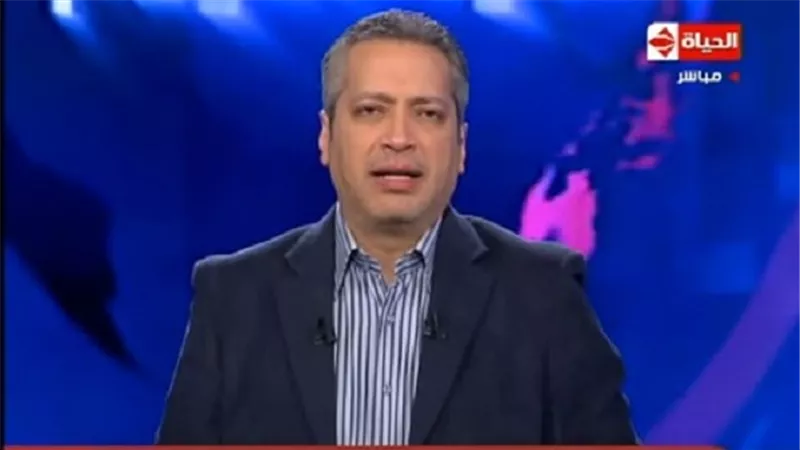 شاهد| تامر أمين يتعرض لموقف طريف على الهواء.. ماذا حدث؟