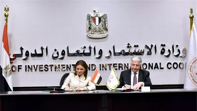 سحر نصر توقع اتفاقية لدعم توفير سلع اساسية ومشروعات تنموية لمصر