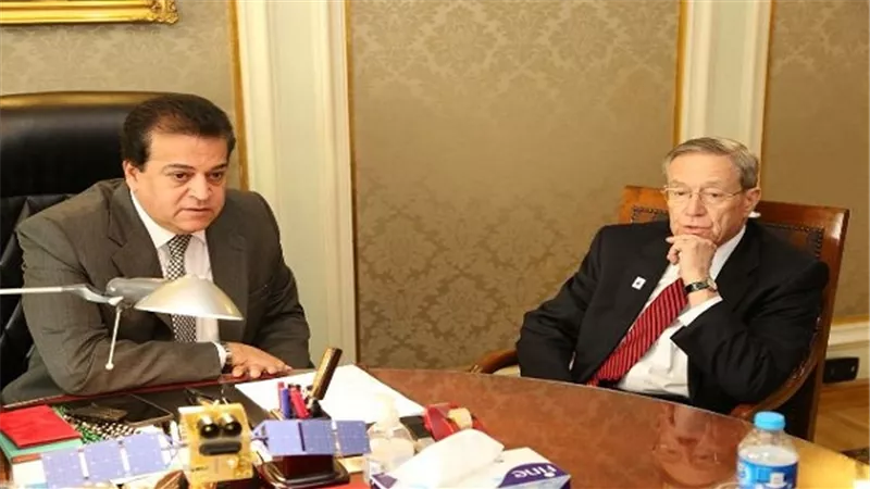 وزير التعليم العالى يبحث اقتراح إنشاء جامعات تكنولوجية بمصر