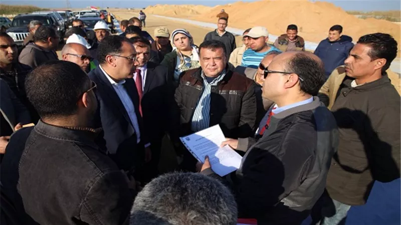 وزير الإسكان يتفقد الأعمال بمحور 30 يونيو ويكلف بسرعة الانتهاء من تنفيذه  