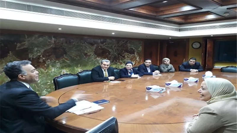 وزير النقل يستقبل وفد وزارة النقل المتجه الى كوريا الجنوبية 